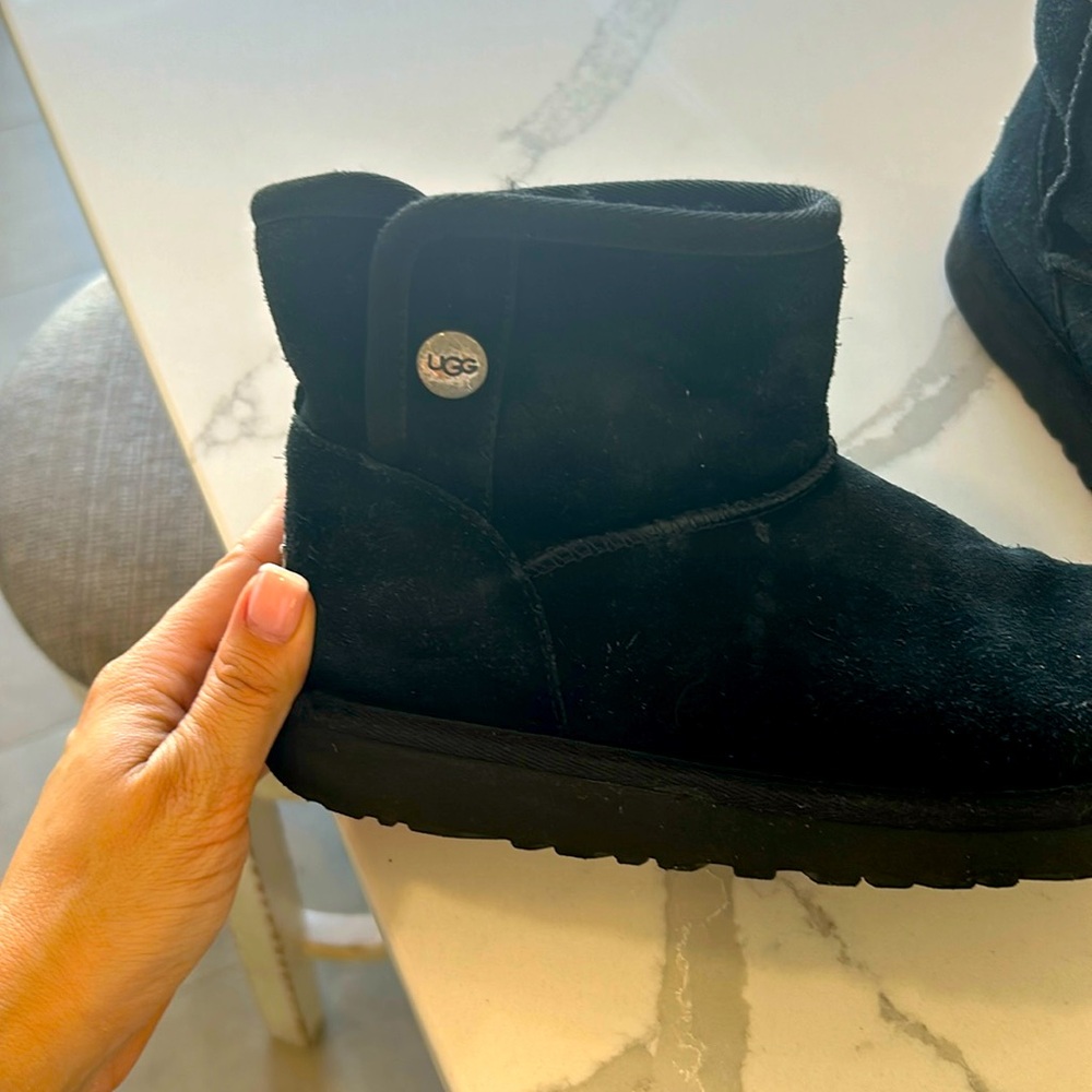 Girls mini Bailey button ugh boots size 3